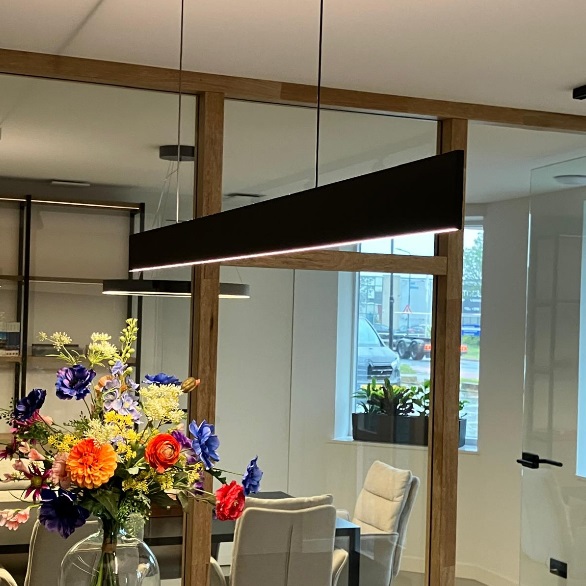 Lineaire Hanglampen – Moderne LED Pendelverlichting voor Bureau en Werkplek